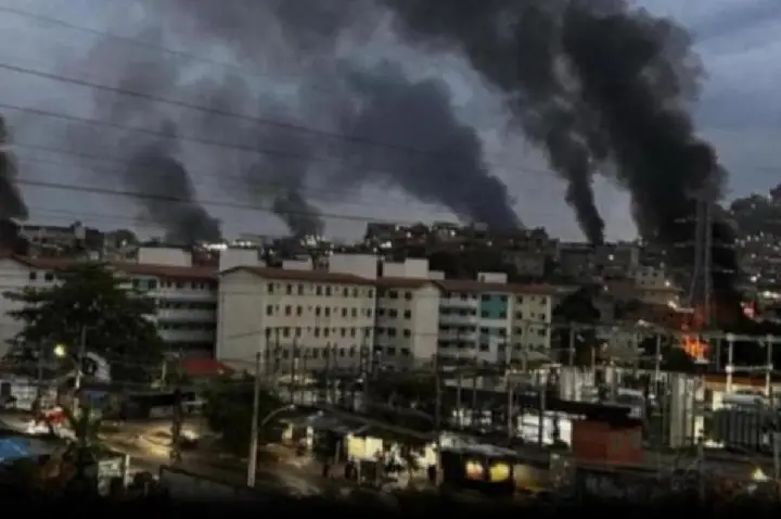 Após operação com 64 mortos no Rio, governo Federal rebate críticas de governador e afirma ter dado total apoio