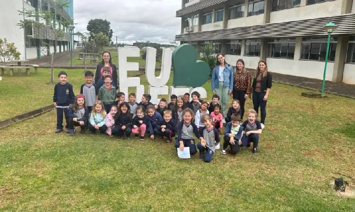 Escola Irmã Consolata realiza visita à UFFS com experiência investigativa sobre animais do jardim