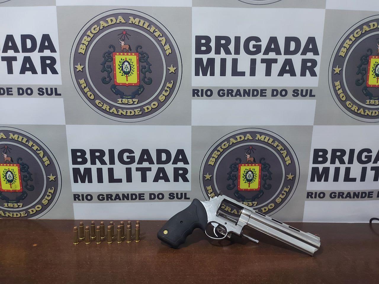 Brigada Militar prende homem por porte ilegal de arma de fogo no bairro Copas Verdes