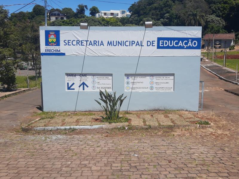 Secretária de Educação fala sobre lista de materiais escolares solicitados pelas escolas municipais de Erechim