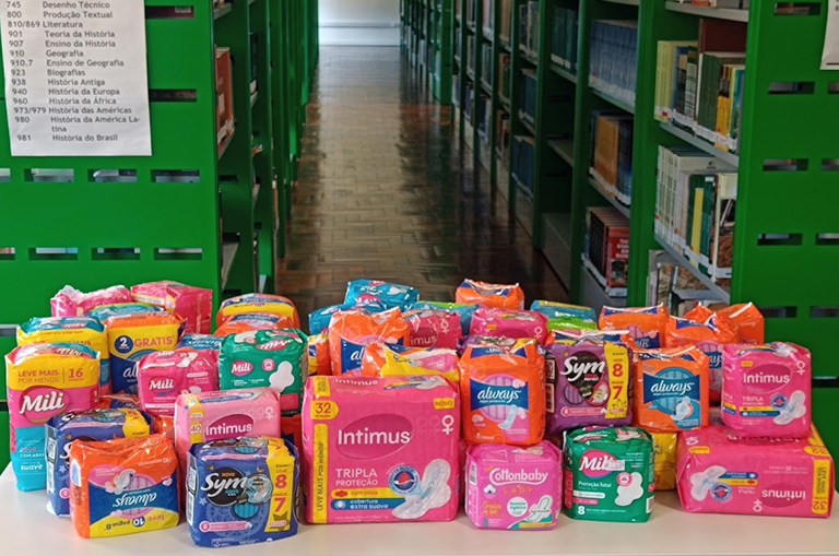 Biblioteca da UFFS Campus Erechim iniciou a campanha Multa Solidária e já arrecadou 65 absorventes