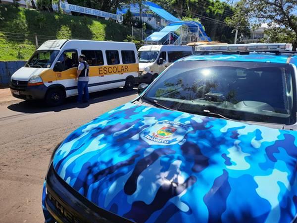Fiscalização de transporte escolar é realizada em operação conjunta entre Prefeitura e Polícia Rodoviária Federal