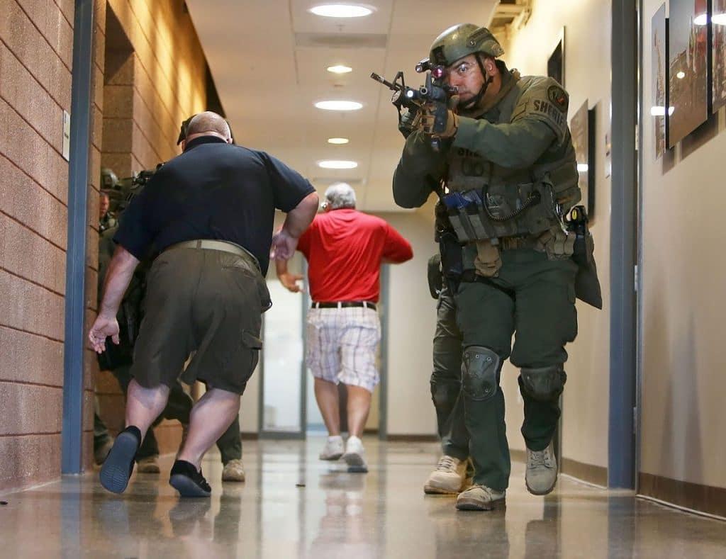Nos EUA, as punições para ataques a escolas são mais severas do que no Brasil