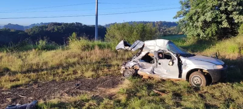 Acidente fatal em Chapecó: Colisão entre carro e caminhão resulta em duas vítimas fatais