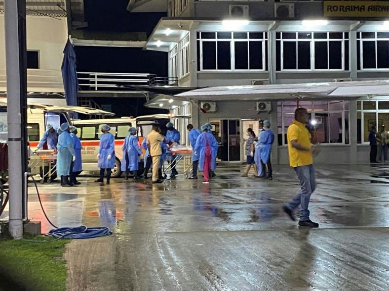 Incêndio em dormitório estudantil na Guiana causa 20 mortes