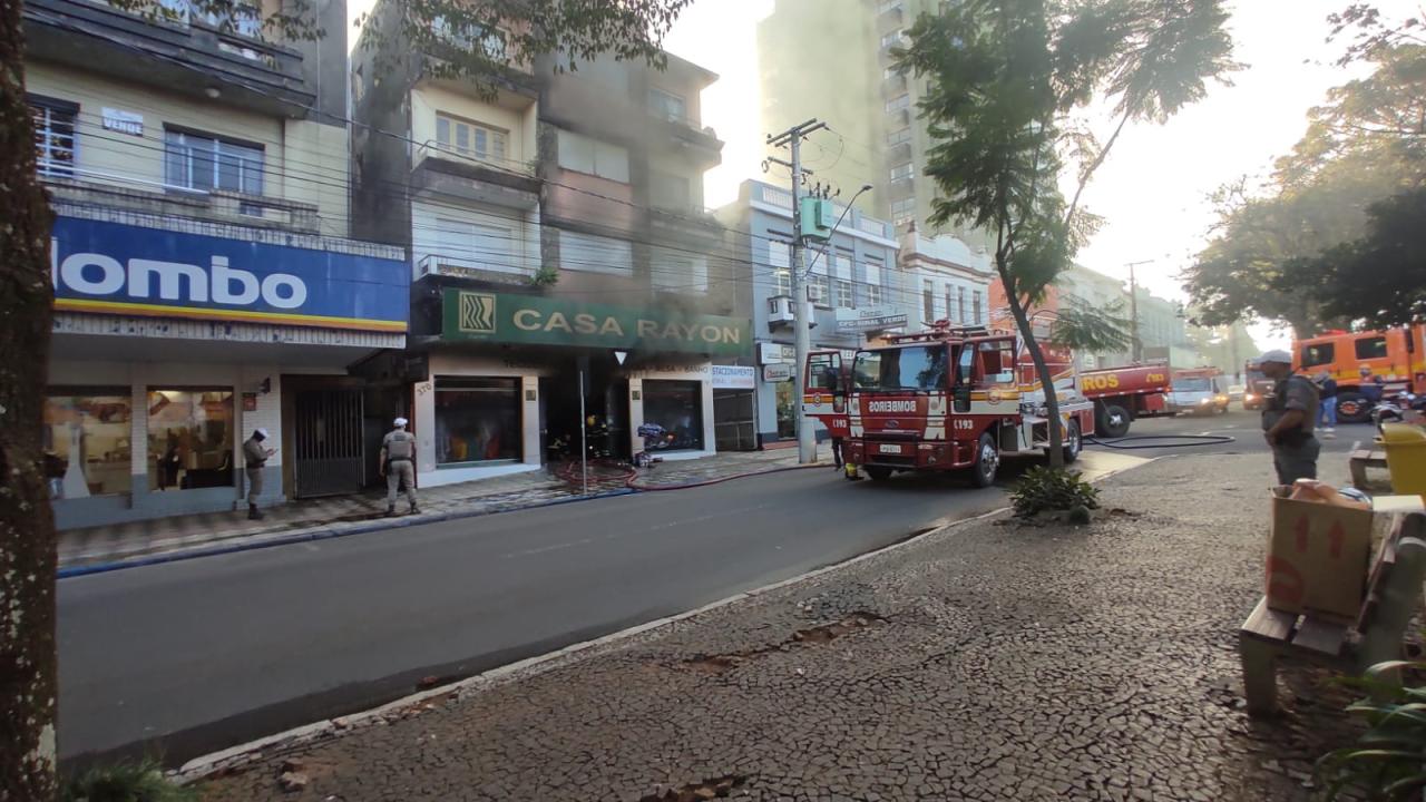 Loja de tecidos mais antiga de Erechim é destruída por incêndio