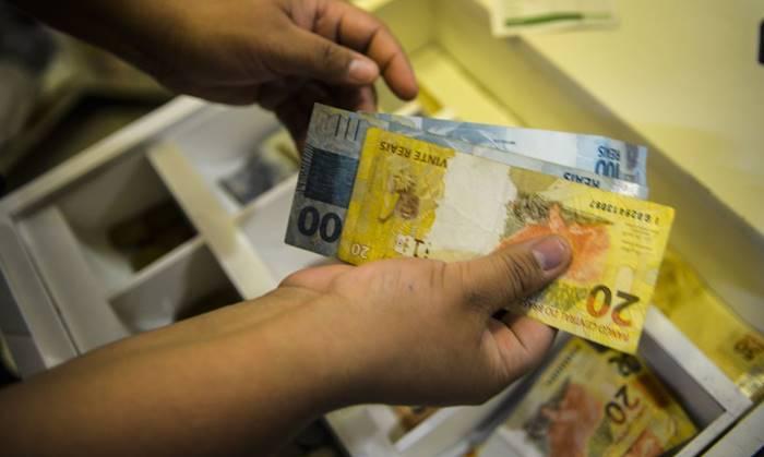 Pagamento do abono salarial para nascidos em julho e agosto é feito nesta segunda