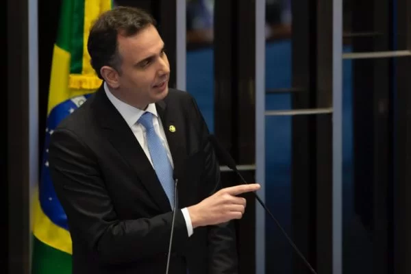 Presidente do senado apresenta projeto para regulamentar inteligência artificial
