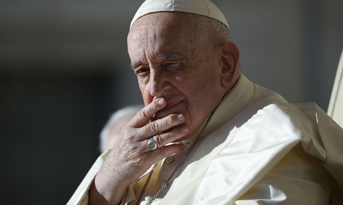 Papa Francisco passará por cirurgia abdominal de emergência
