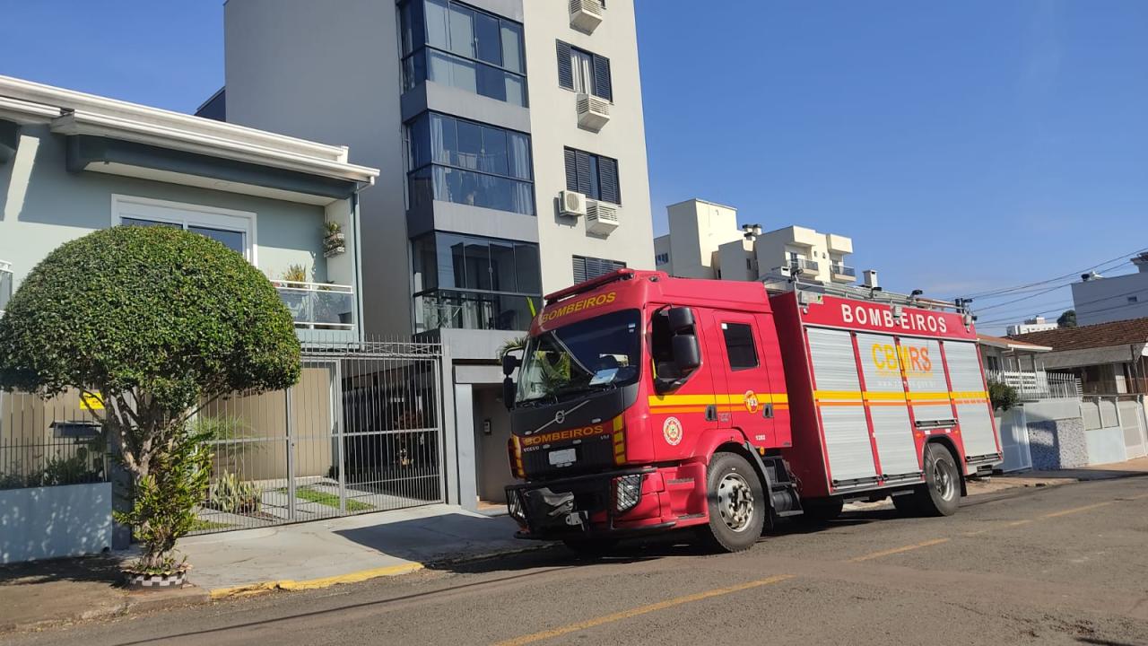Fogo em apartamento mobiliza Corpo de Bombeiros em Erechim