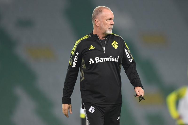Mano Menezes encerra sua passagem como treinador do Internacional