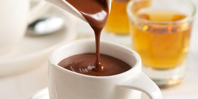 Receitas de Inverno: delicioso chocolate quente para dias frios