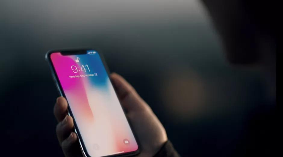 Casal vende bebê de 8 meses para comprar iPhone 14 e mãe acaba presa