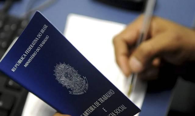 Governo federal considera reintroduzir imposto sindical obrigatório