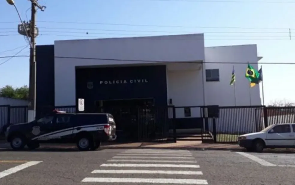 Idoso morre em motel, mulher alega casamento e foge pulando muro em Goiás, diz polícia