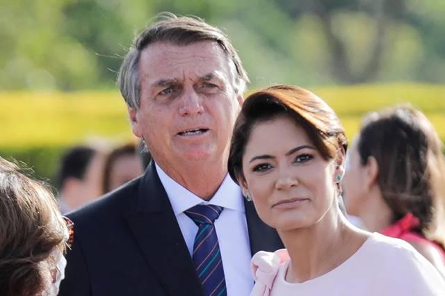Moraes aprova quebra de sigilo bancário de Bolsonaro e Michelle