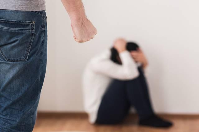 Mulher simula estar morta após ser agredida e largada na mata pelo ex-marido em SC