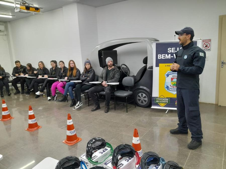 Programa de Educação no Trânsito promove palestras com óculos simuladores