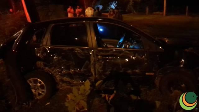 Acidente na ERS-153 deixa um homem ferido após veículo colidir em árvore