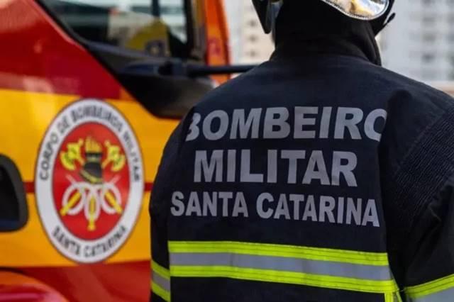 Bombeiros quebram vidro de carro para salvar bebê em Catanduvas