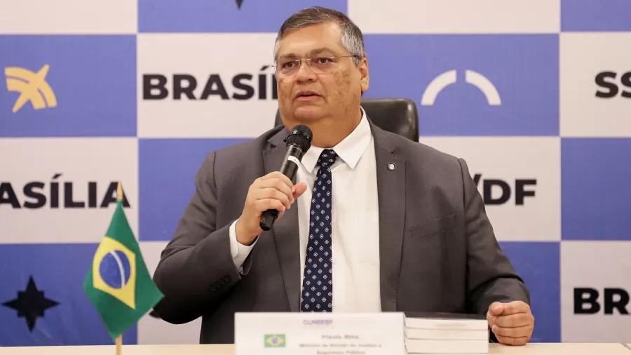 Dino aciona Polícia Federal após disseminação de notícia falsa sobre Lula e doações no RS