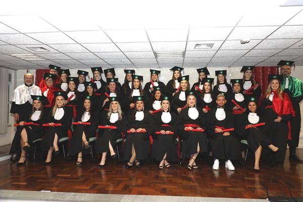 UFFS Erechim forma novos licenciados em Pedagogia em cerimônia de colação de grau