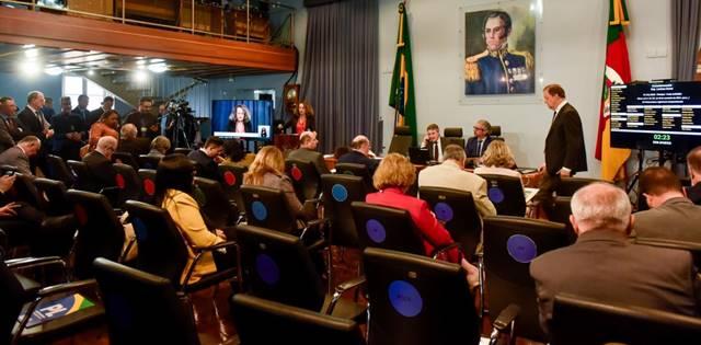 Aprovado aumento salarial para servidores do Judiciário, MPE, Defensoria, TCE e Assembleia do RS