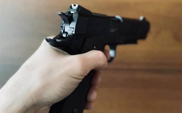 Idoso de 73 anos atira na cabeça de ladrão ao flagrar invasão em seu comércio