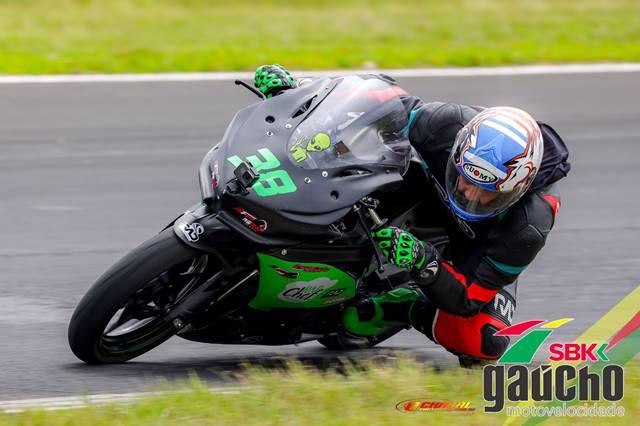 Piloto erechinense vence 4ª etapa SBK Gaúcho de Motovelocidade em Santa Cruz do Sul