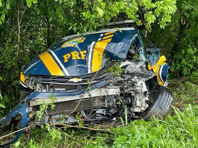 Policial Ferido em Colisão entre Carreta e Viatura da PRF na BR-280