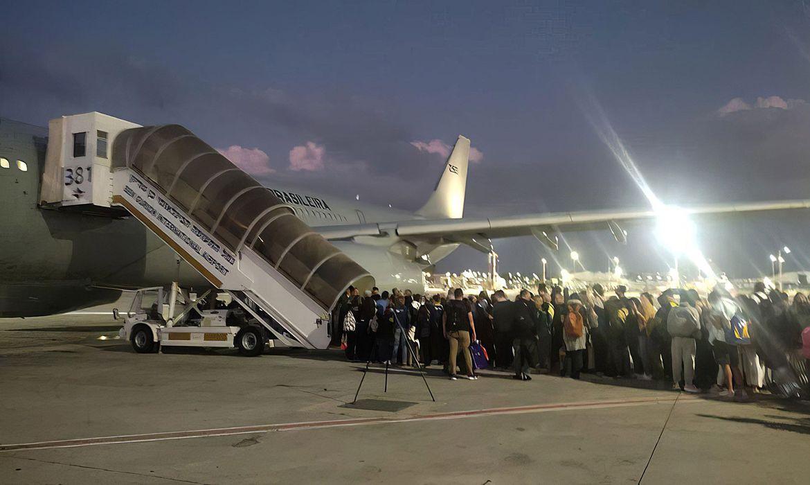 Primeiro voo de Tel Aviv trará 211 Brasileiros da região em conflito