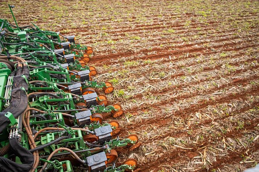 Semeadura de soja na safra 2023/2024 no RS alcança 3% da área planejada