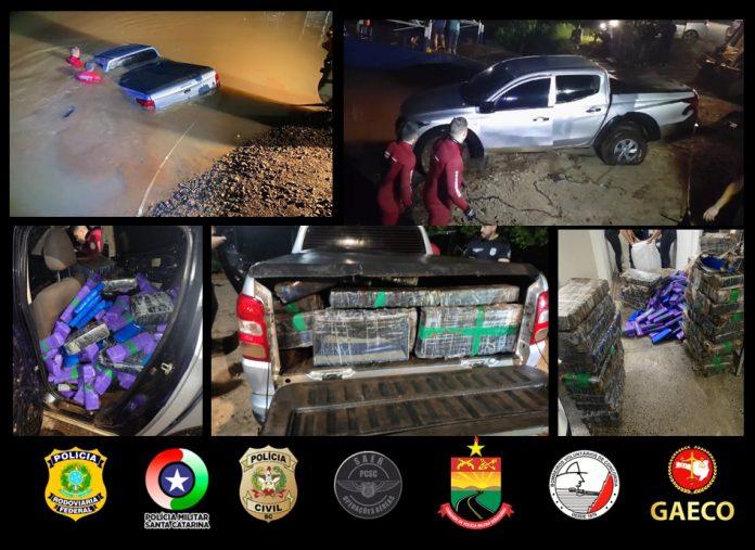 Suspeito joga carro de balsa e tenta fugir a nado após abordagem