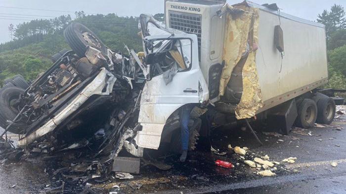 Duas pessoas morrem em acidente na BR-282