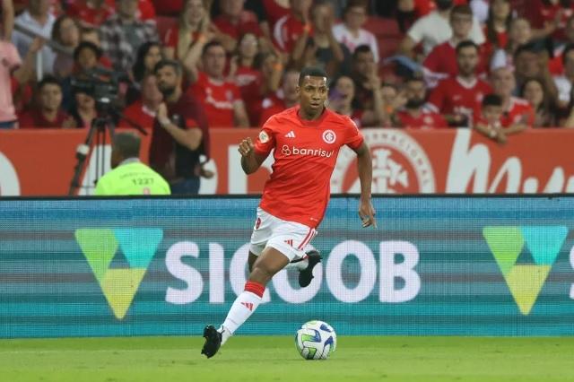 Jean Dias encerra breve período no Internacional e se despede do clube