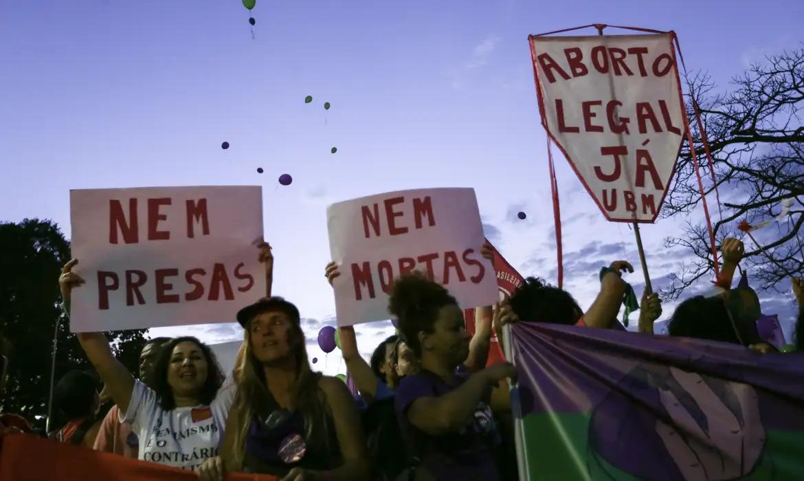 Lei em Maceió exige exibição de imagens de feto em aborto legal