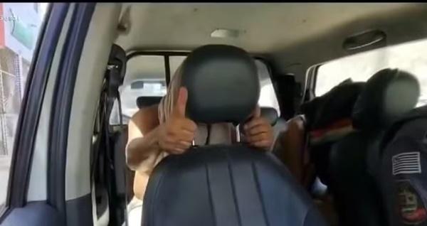 Marcelinho Carioca chega à delegacia em São Paulo após ser dado como sequestrado