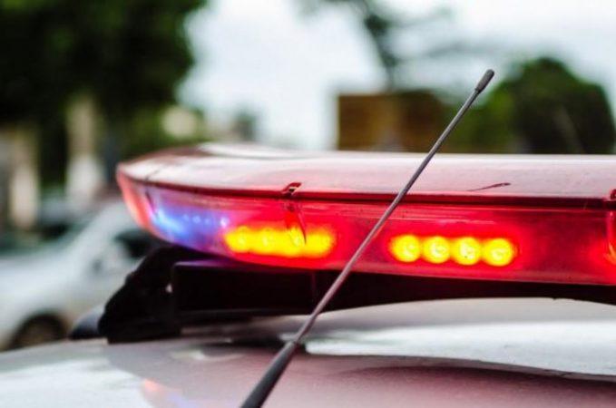 Mulher é presa por deixar bebê em veículo fechado