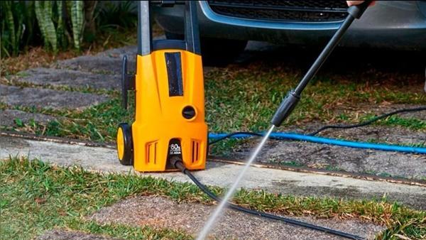 Mulher morre com choque elétrico ao manusear lavadora de alta pressão