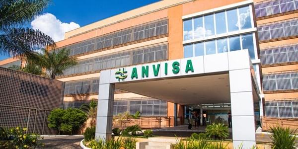 Fórmula infantil suspeita de conter bactéria tem 6 lotes proibidos pela Anvisa