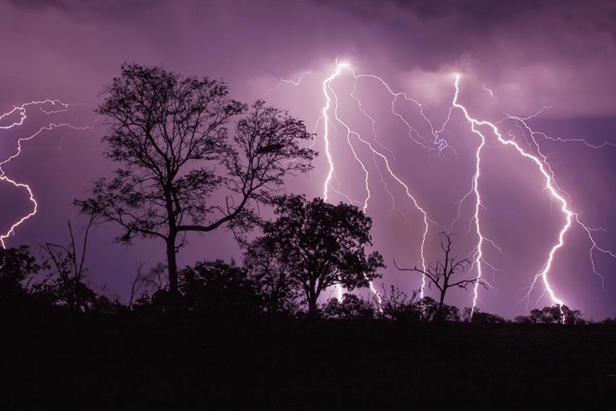 RS registra meio milhão de raios em 24 horas, informa Climatempo