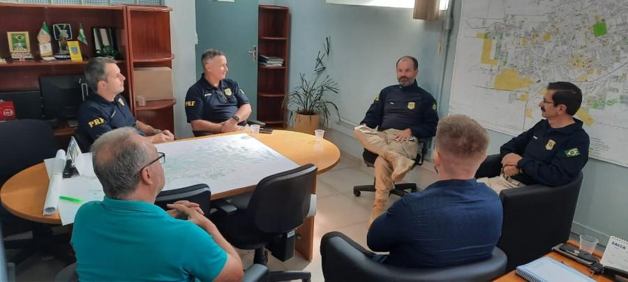 Integrantes da 8ª Delegacia da Polícia Rodoviária Federal visitam Prefeitura