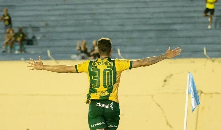 Ypiranga arrasa Londrina em jogo fora e divide liderança na Série C