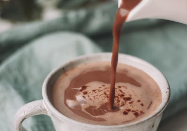 Aprenda a fazer um chocolate delicioso quente cremoso