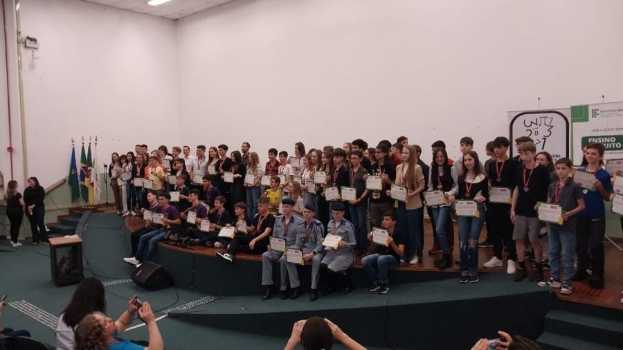 Alunos de Escolas Municipais de Erechim são condecorados em cerimônia da OBMEP