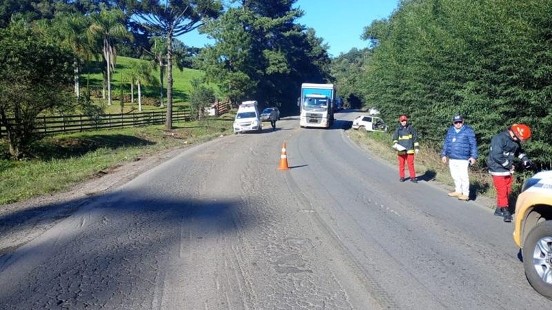 Acidente na ERS-324 entre caminhão e carro deixa uma pessoa ferida