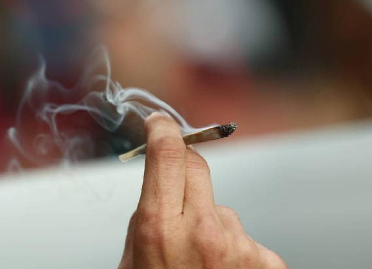 PM é chamada em escola após diretora encontrar alunos sob efeito de maconha