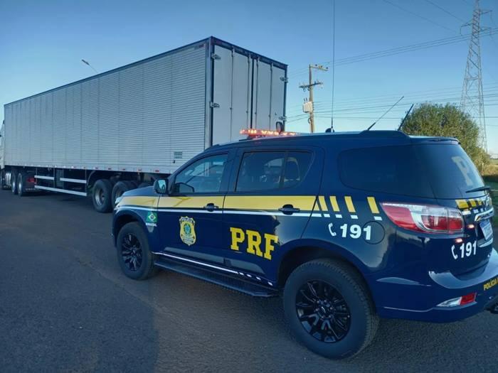 PRF prende caminhoneiro que dirigia há mais de 48 horas sem descanso no RS
