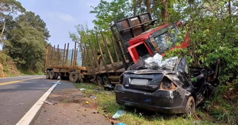 Grave acidente na BR-280 mata cinco pessoas da mesma família em SC
