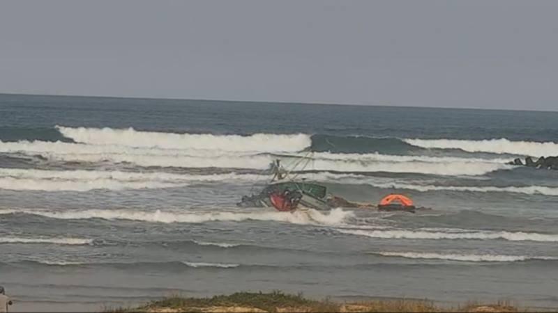 Um homem desapareceu após naufrágio de barco com oito pessoas em SC